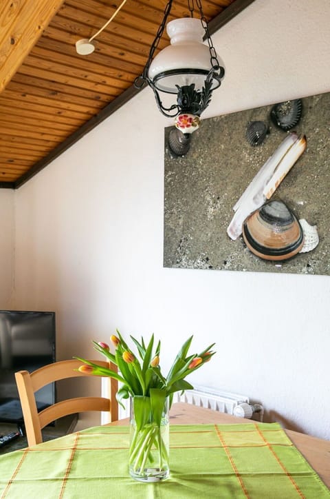 Table, Furniture, Property, Plant, Wood, Chair, Interior Design, Floor, Rectangle, Flooring