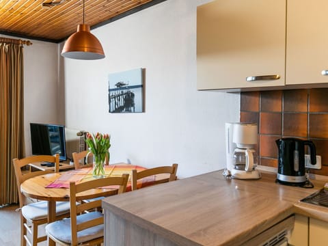 Table, Furniture, Property, Plant, Wood, Chair, Interior Design, Floor, Rectangle, Flooring