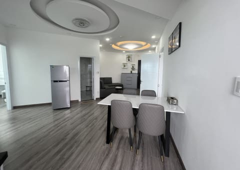 City Apartment, 4 Bedrooms, Beachfront | Living area | Smart TV