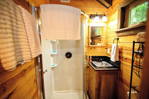 Family Cabin | Bathroom | Free toiletries, hair dryer, towels, soap