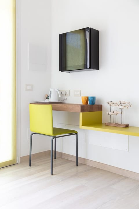 Minibar, in-room safe, desk, laptop workspace