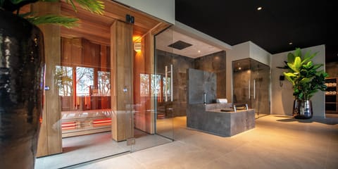 Sauna, steam room