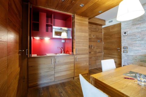 Deluxe Suite | Private kitchen | Mini-fridge, microwave, stovetop, highchair