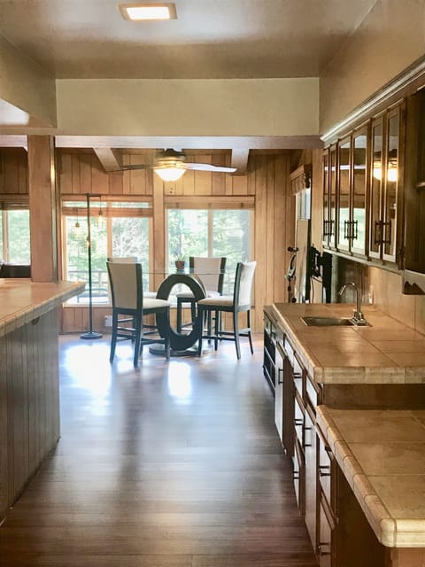 Photo of the wet bar & dining table as you enter the side door