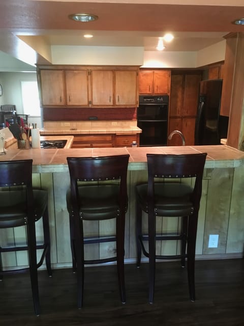 Kitchen counter/ barstools
