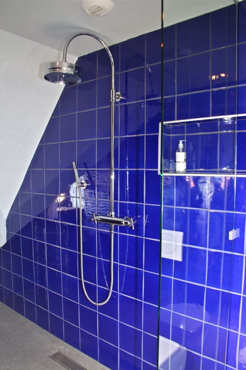 Superior Double Room, Sea View | Bathroom | Eco-friendly toiletries, hair dryer, towels