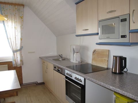 Kitchen Sink, Cabinetry, Property, Countertop, Sink, White, Tap, Kitchen, Kitchen Stove, Kitchen Appliance