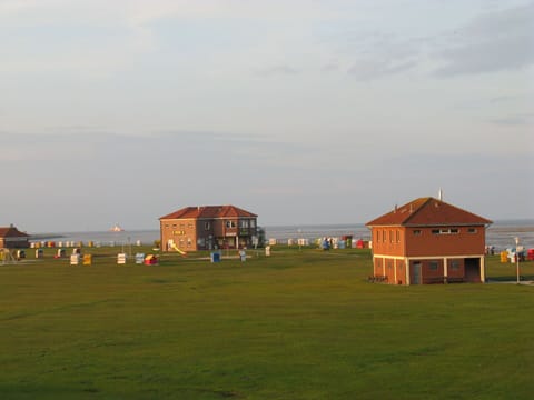 Cloud, Sky, Building, Ecoregion, House, Land Lot, Grass, Horizon, Grassland, Landscape