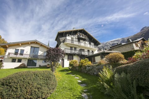 Residence Igloo in summer