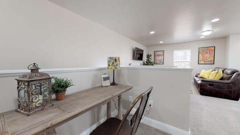 Laptop friendly desk