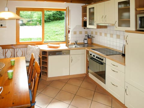 Countertop, Room, Property, Kitchen, Cabinetry, Furniture, Floor, Tile, Building, Interior Design