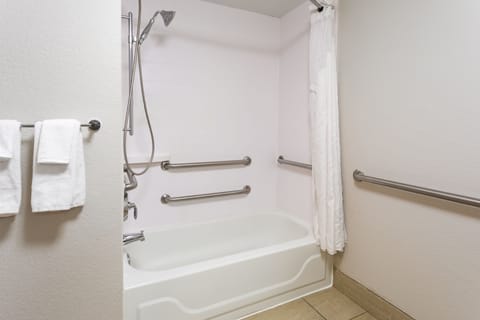 Standard Room, 1 King Bed, Accessible (Mobility) | Bathroom | Combined shower/tub, free toiletries, hair dryer, towels