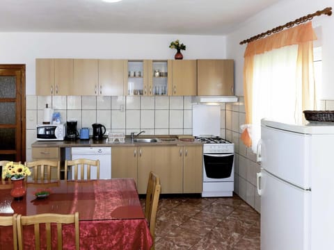 Room, Kitchen, Property, Furniture, Cabinetry, Countertop, Building, Floor, Interior Design, Major Appliance