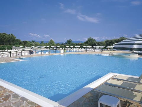 Water, Sky, Property, Swimming Pool, Azure, Cloud, Shade, Outdoor Furniture, Sunlounger, Rectangle