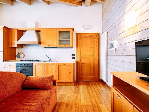 Cabinetry, Property, Furniture, Countertop, Building, Wood, Drawer, Kitchen, Interior Design, Flooring