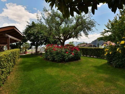 Property, Lawn, House, Home, Yard, Garden, Real Estate, Sky, Backyard, Grass