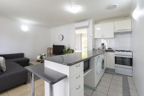 Deluxe Apartment, 1 Bedroom | Private kitchen | Fridge, microwave, oven, stovetop