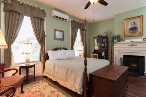 Classic Room, 1 Queen Bed, Private Bathroom | Individually decorated, free WiFi, bed sheets