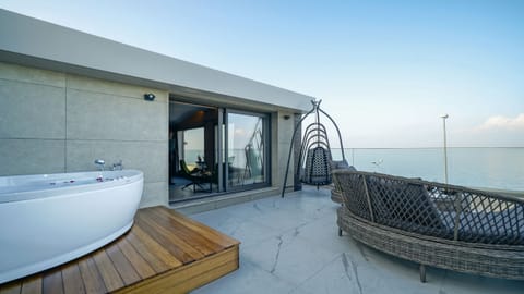 Panoramic Double Room (Penthouse) | Private spa tub