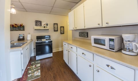 Kitchenette, fully equipped