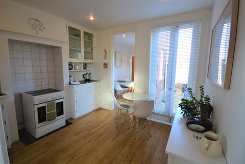 Cottage | Living room | LCD TV, fireplace