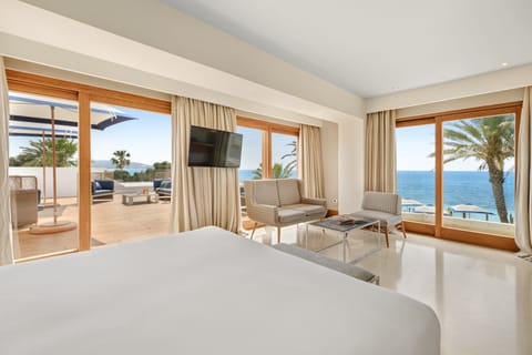 Studio Suite, Private Pool, Sea View | Premium bedding, memory foam beds, minibar, in-room safe