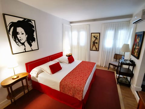 Luxury Double or Twin Room | Premium bedding, Select Comfort beds, in-room safe, desk