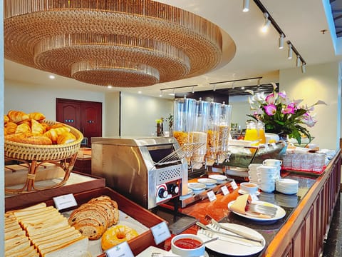 Daily buffet breakfast (USD 12 per person)