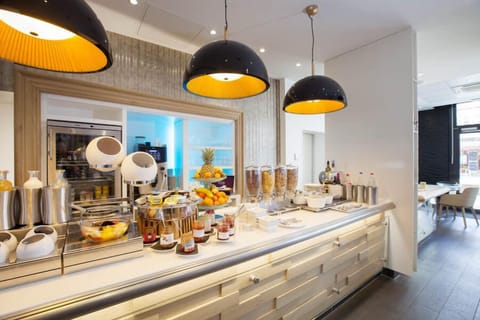 Breakfast, lunch, dinner served; French cuisine