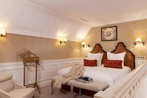 Executive Suite (Duplex) | Premium bedding, down comforters, pillowtop beds, minibar