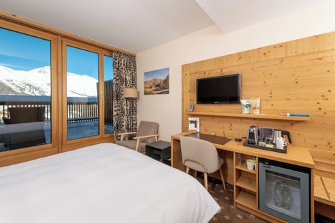 Standard (Corvatsch) | Hypo-allergenic bedding, minibar, in-room safe, desk