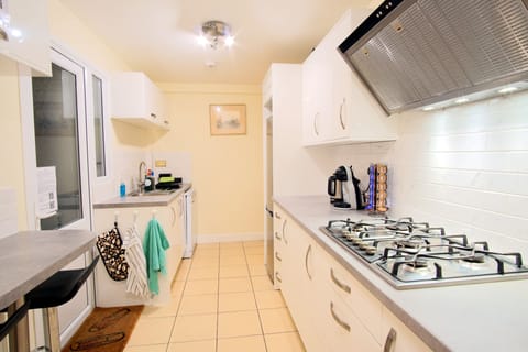 Family Cottage | Private kitchen | Full-size fridge, microwave, oven, stovetop