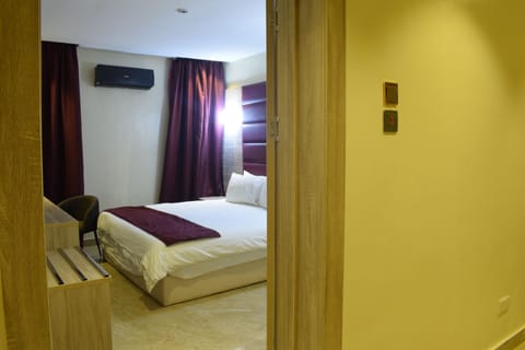 Suite, 1 Bedroom | Minibar, in-room safe, desk, laptop workspace