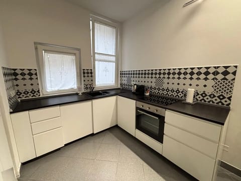 Asinelli apartment | Private kitchen | Coffee/tea maker, electric kettle