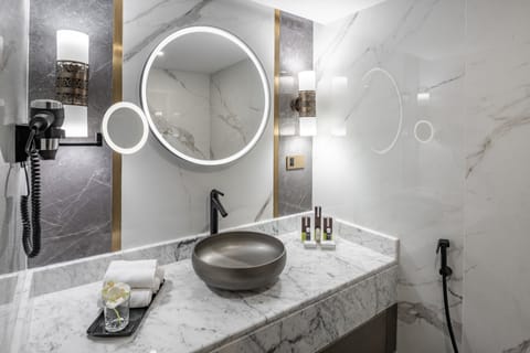 Royal Suite | Bathroom | Deep soaking tub, rainfall showerhead, designer toiletries, hair dryer