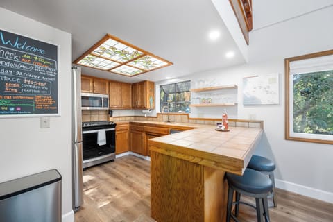 Seating at the bar with open shelving