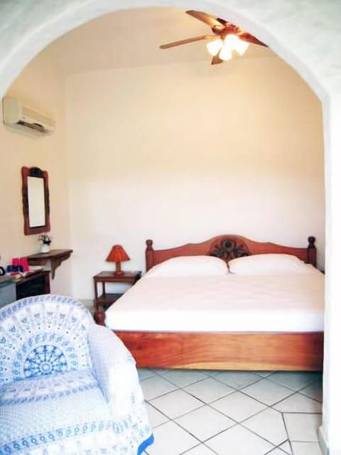 Standard Room, 1 King Bed | In-room safe, individually furnished, desk, free WiFi