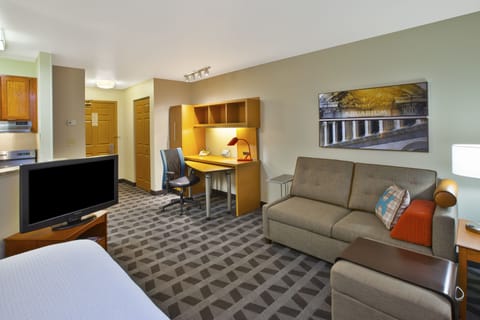 Premium bedding, desk, iron/ironing board, free WiFi
