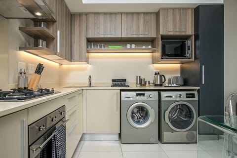 Deluxe Apartment, 1 Bedroom | Private kitchen | Full-size fridge, microwave, oven, stovetop