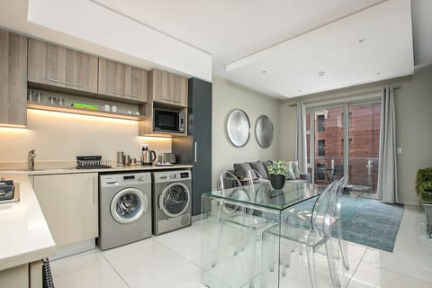 Deluxe Apartment, 1 Bedroom | Private kitchen | Full-size fridge, microwave, oven, stovetop