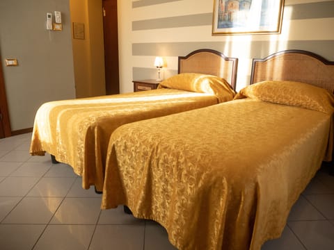 Classic Double Room | Minibar, in-room safe, desk, soundproofing