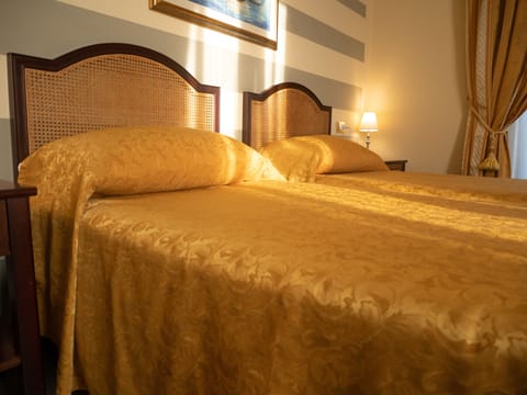 Classic Double Room | Minibar, in-room safe, desk, soundproofing