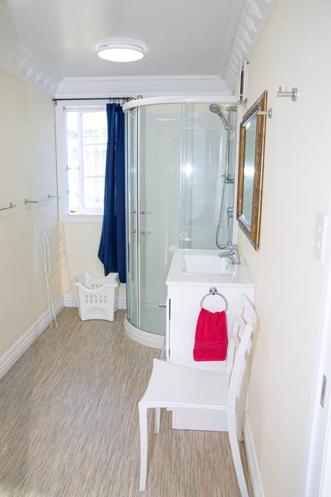 Superior Room, 2 Beds with Ensuite | Bathroom | Shower, hair dryer, towels