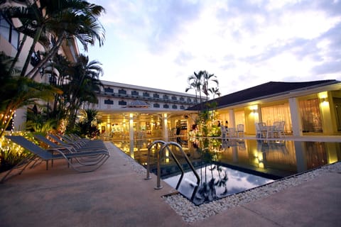 Outdoor pool, sun loungers