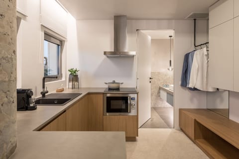 Junior Suite, Sea View (Arca A1) | Private kitchen | Full-size fridge, microwave, oven, stovetop