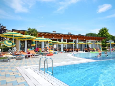 Water, Sky, Cloud, Swimming Pool, Shade, Tree, Plant, Outdoor Furniture, Leisure, Chair