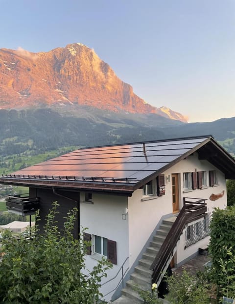 House free-standing with photovoltaic system