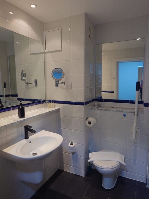 Triple Room, Multiple Beds (UA, Wet) | Bathroom | Combined shower/tub, hair dryer, towels