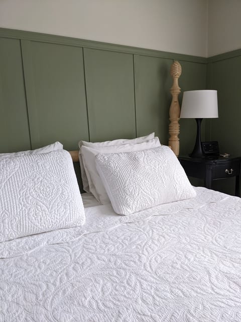 Oval Beach Suite | Premium bedding, individually decorated, individually furnished