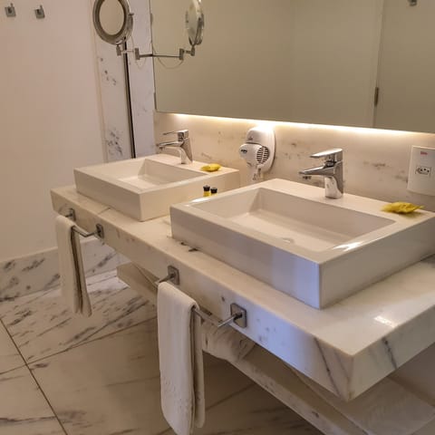 Luxury Twin Bed | In-room safe, desk, laptop workspace, blackout drapes